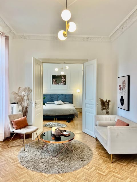Bed, Living room, Bedroom