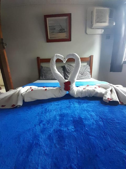 Bed, Photo of the whole room, Bedroom, air conditioner