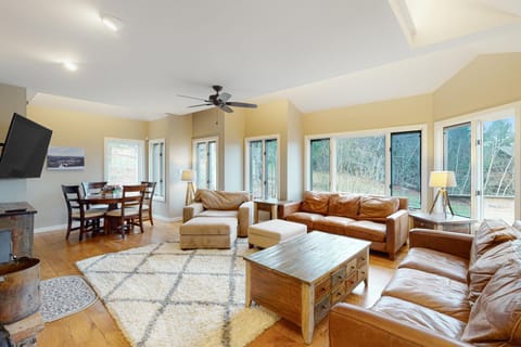 366 Ghia Farm Road House in Mount Holly