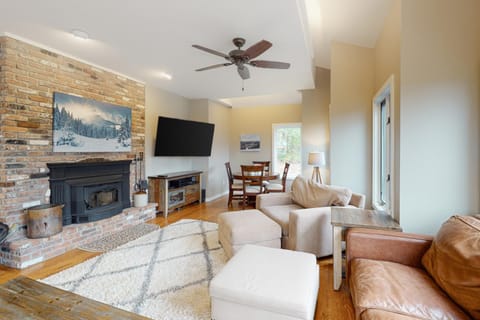 366 Ghia Farm Road House in Mount Holly