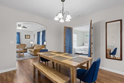 The Ridgeland Trendy Tudor-15 mins to Downtown House in Chattanooga