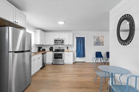 Elegant in Noir- Midcentury Modern Vibes House in Chattanooga