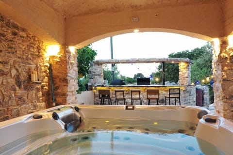 Hot Tub, Inner courtyard view