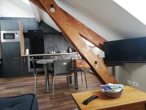 View (from property/room), Kitchen or kitchenette, Seating area, Dining area