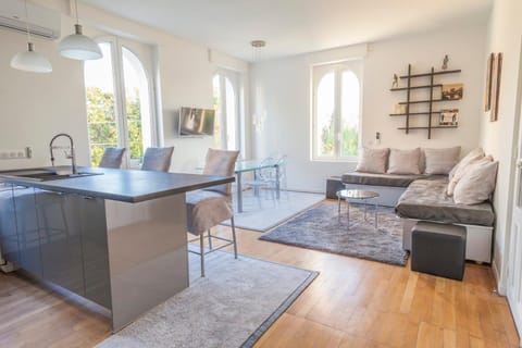 Living room, Lounge or bar
