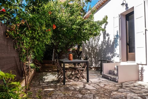 Patio, BBQ facilities, Garden, Balcony/Terrace