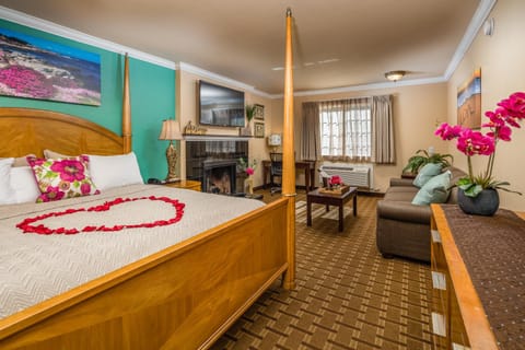 Seating area, Bedroom, flat iron