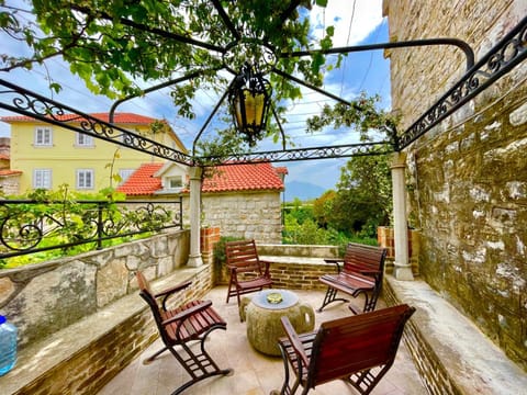 Heart of old town,Private garden ,Stunning View, Free Wi-Fi Apartment in Budva