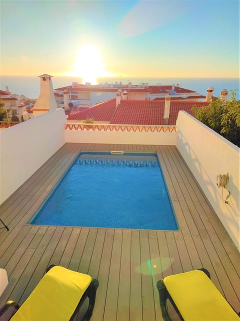 Day, Natural landscape, View (from property/room), Balcony/Terrace, Pool view, Sea view, Swimming pool, Sunset, sunbed