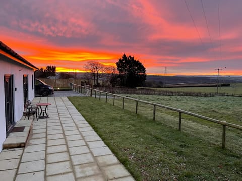 NEW! Country boutique escape . HOT TUB House in Bideford