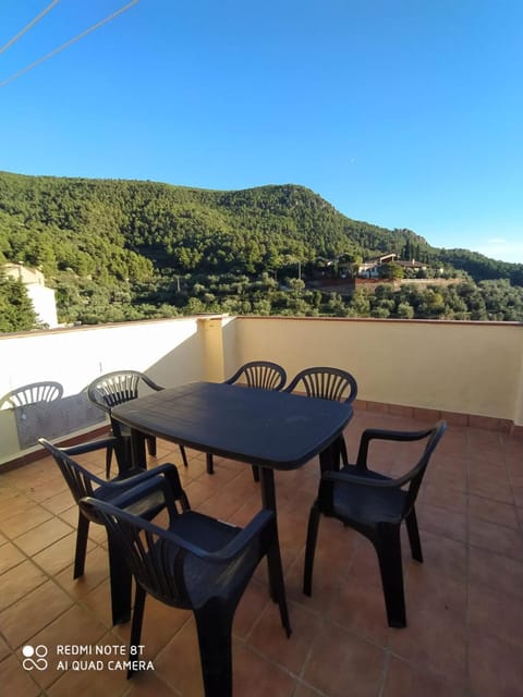Balcony/Terrace, Mountain view
