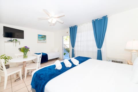 Tropic Isle Hotel & Apartment Apartment in Hollywood Beach