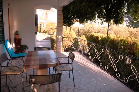 Property building, View (from property/room), Balcony/Terrace, Animals, Garden view, Parking, dishwasher, internet, oven, washing machine