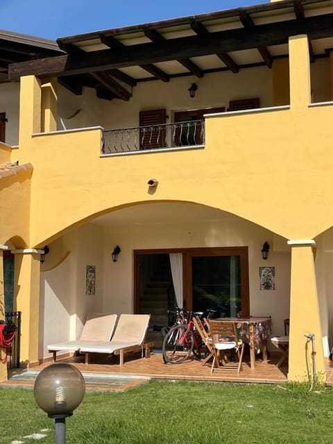 Property building, Patio, Day