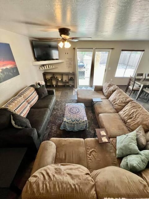 Glendale Pool Heat Pet Friendly House in Glendale