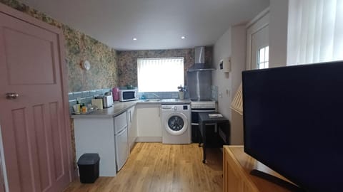 Kitchen or kitchenette, oven, stove, toaster, washing machine