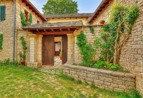 Archontiko Rapti Stone Traditional House Apartment in North Macedonia