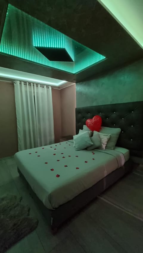 RoyalSpa appartement d'amour avec jacuzzi privatif Apartment in Eckbolsheim