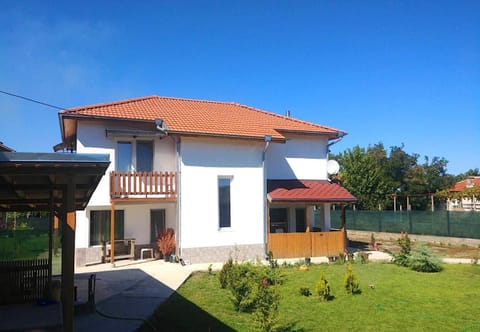 Property building, Facade/entrance, Garden