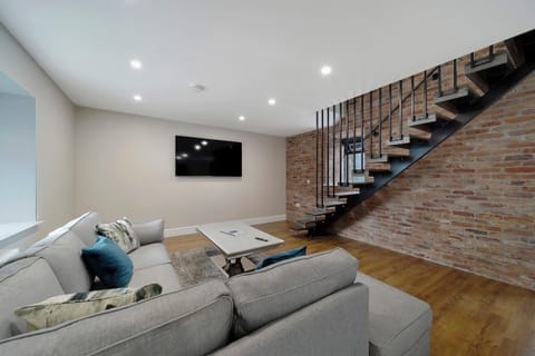 Glenside Abbey 'Sleeping 7 guests' Villa in Buncrana