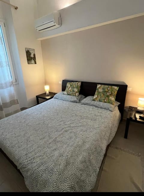 Bedroom, air conditioner