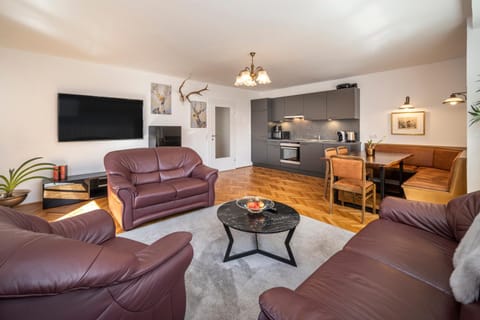 Communal lounge/ TV room, TV and multimedia, Living room, Lounge or bar, Seating area