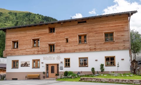 Property building, Facade/entrance, Summer