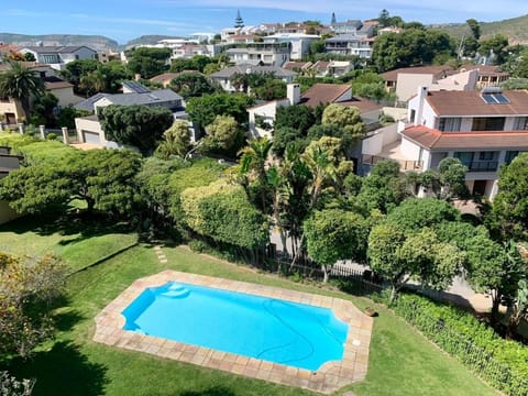 Alba Tramonto - 4 bed 3 bath - 100m to Robberg Beach & Large Patio Apartment in Plettenberg Bay