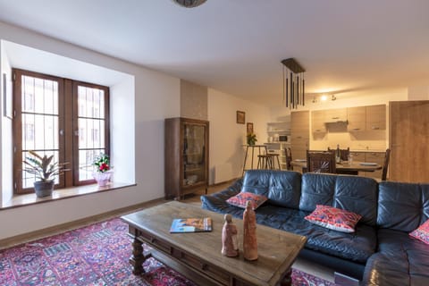 Coffee/tea facilities, Living room, Dining area, stove