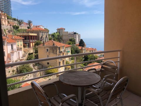 Property building, View (from property/room), Balcony/Terrace, Dining area, City view, Sea view