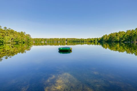 Lake Ivanhoe Family Escape with Fire Pit! House in Wakefield
