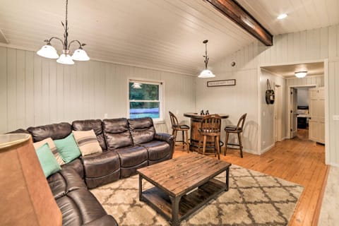 Private Dock and Lake Access Benton Family Home House in Lake Barkley