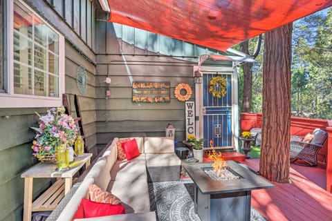 1 Mi to Lake Gregory Boho Crestline Cabin Cabin in Crestline