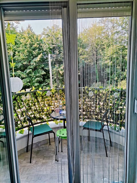 Balcony/Terrace, Mountain view, Quiet street view