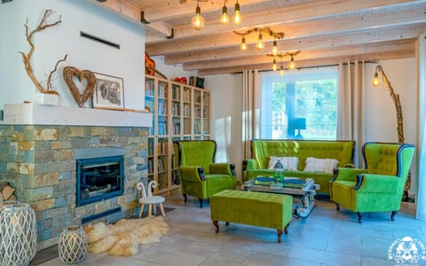 Communal lounge/ TV room, Living room, Seating area