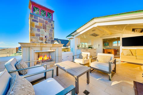 Luxury Beach Front Escape House in Newport Beach