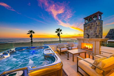 Luxury Beach Front Escape House in Newport Beach