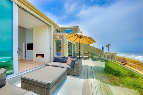 Seabluffe Ocean Spray House in Leucadia