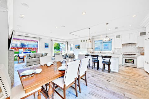Spacious Balboa Beauty House in Balboa Island