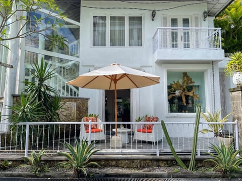 Patio, Facade/entrance