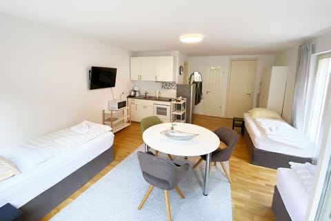 Communal lounge/ TV room, TV and multimedia, Living room, Photo of the whole room, Seating area, Dining area