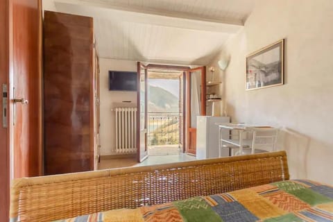 Photo of the whole room, Bedroom, Lake view