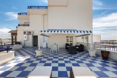 Patio, Facade/entrance