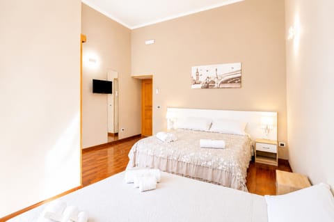 Communal lounge/ TV room, Bed, TV and multimedia, Photo of the whole room, Evening entertainment, Bedroom, towels, air conditioner