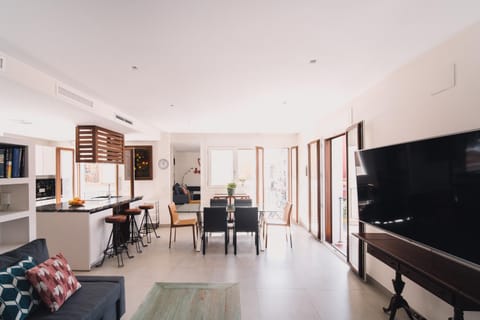 Communal lounge/ TV room, Kitchen or kitchenette, Lounge or bar, Dining area