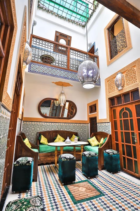 Seating area, Internal: Not applicable to any particular room