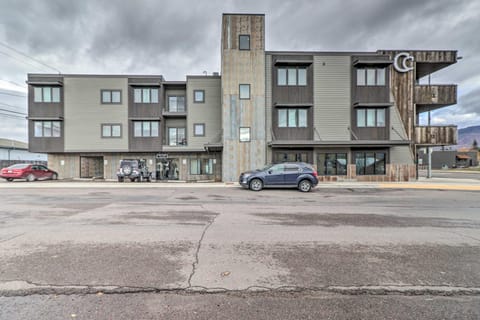 Sleek Columbia Falls Condo Centrally Located! Apartment in Columbia Falls