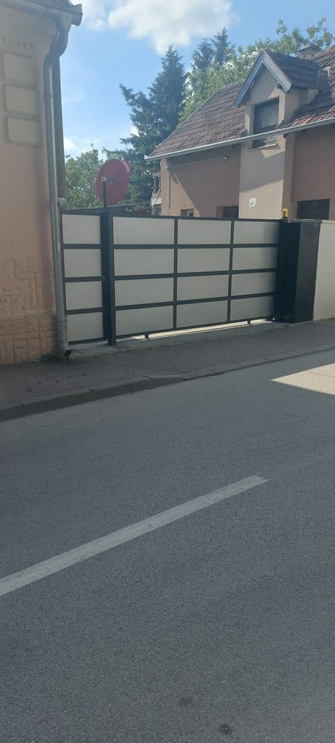 Apartman ESPRESSO sa parkingom Apartment in Vojvodina