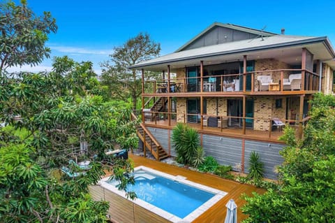 Property building, Spring, Day, Balcony/Terrace, Pool view, Swimming pool, sunbed
