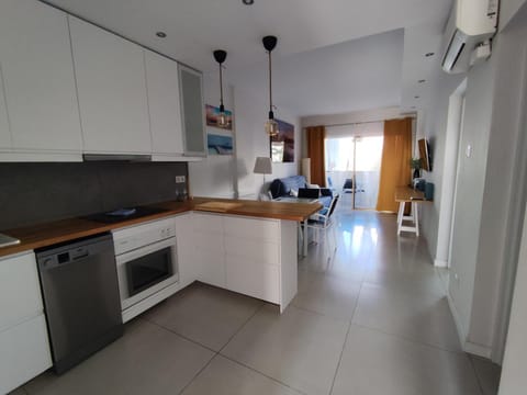 Kitchen or kitchenette, dishwasher